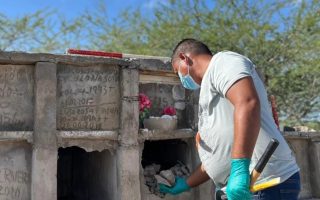 En cementerio de Riohacha, La Guajira, fueron recuperados 25 cuerpos de personas dadas por desaparecidas.
